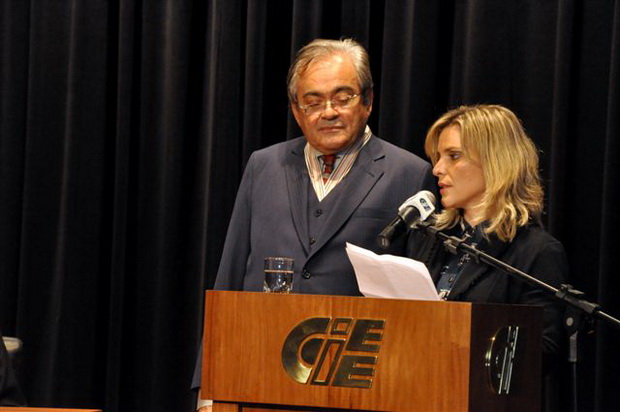 Isabel de Castro Pinto e José Nêumanne Pinto na posse na APH