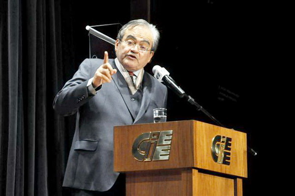 José Nêumanne Pinto discursa na posse na APH