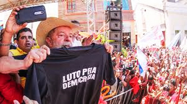 Lula quer, como de hábito, moldar democracia a seus interesses
