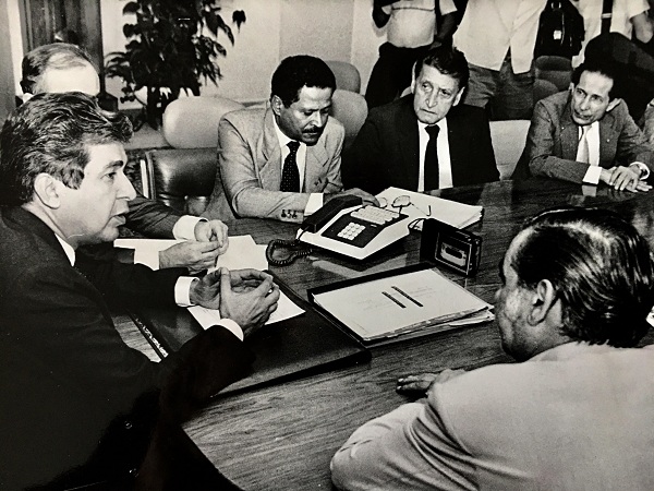 Almir, então ministro do Trabalho, reunido com sindicalistas (1986)
