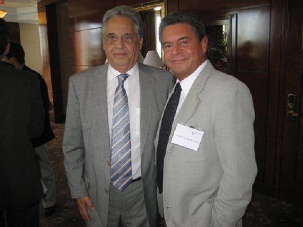 José Vicente, em Harvard com Fernando Henrique, que assessorou na eleição e de cujo governo foi secretário nacional de Segurança. Foto: Acervo Pessoal