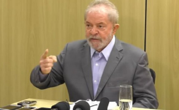 Lula usa artifícios retóricos da fantasia política para fugir do óbvio: aceitar que é ladrão condenado em três instâncias. Foto: Ricardo Stuckert